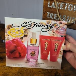 Ed Hardy Women's Body Wash Set - Pink and Gold